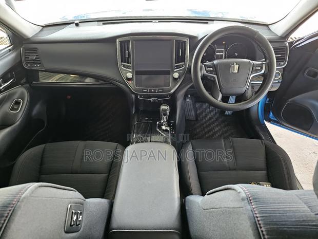 Toyota Crown 2017 Teal