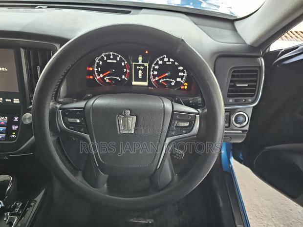 Toyota Crown 2017 Teal