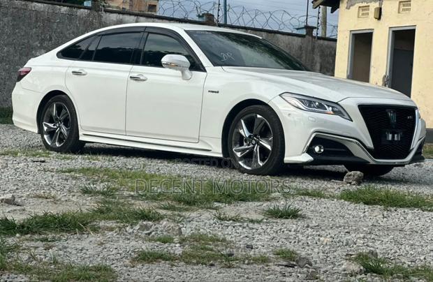 Toyota Crown 2019 White