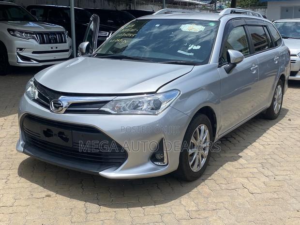 Toyota Corolla Fielder 2018 Silver
