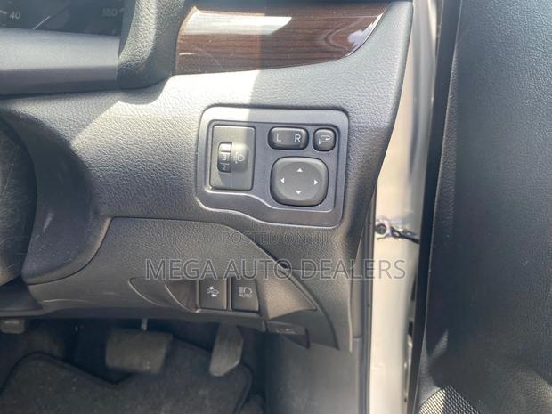 Toyota Premio 2018 Silver
