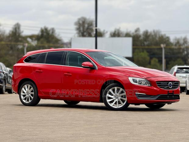 Volvo V60 2018 Red