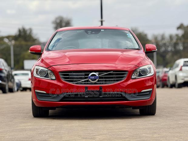 Volvo V60 2018 Red