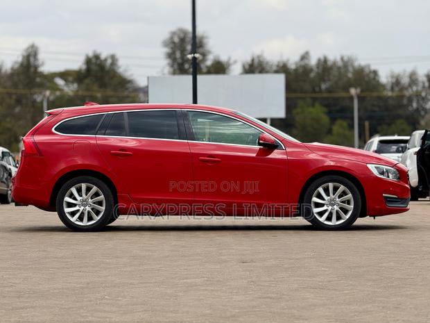 Volvo V60 2018 Red