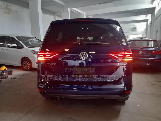 Volkswagen Touran 2018 Blue