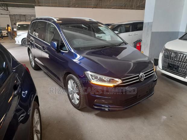 Volkswagen Touran 2018 Blue