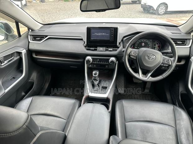 Toyota RAV4 XLE Premium AWD 2019 White
