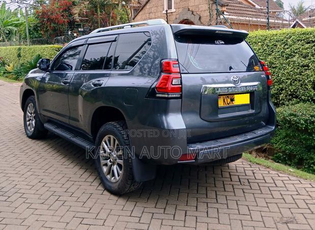 Toyota Land Cruiser Prado 3.0 TD 2010 Gray