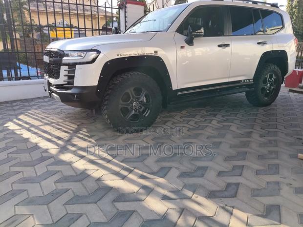 Toyota Land Cruiser Prado 2.8 2024 White
