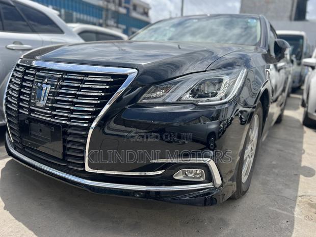 Toyota Crown 2018 Black