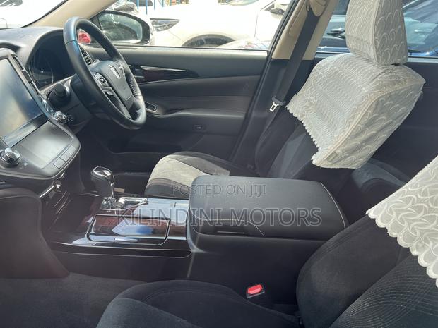 Toyota Crown 2018 Black