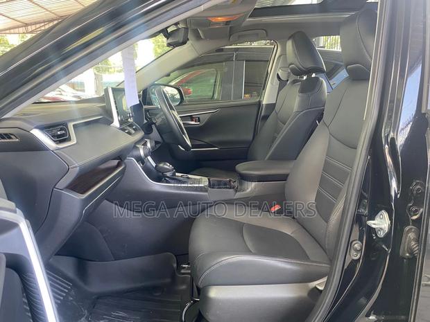 Toyota RAV4 2021 Black