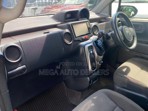 Toyota Spade 2018 Black