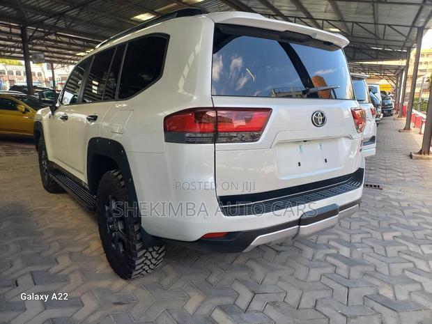 New Toyota Land Cruiser LC300 2023 White