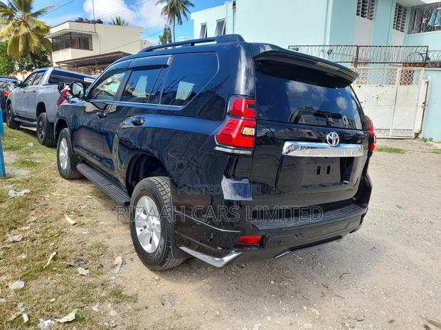 Toyota Land Cruiser Prado 2.7 2018 Black