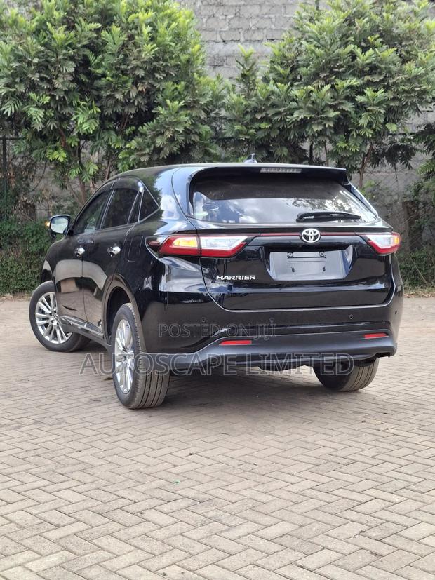 Toyota Harrier 2.0 2018 Black