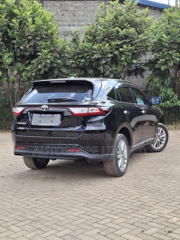 Toyota Harrier 2.0 2018 Black