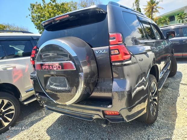 Toyota Land Cruiser Prado 2.8 2020 Gray