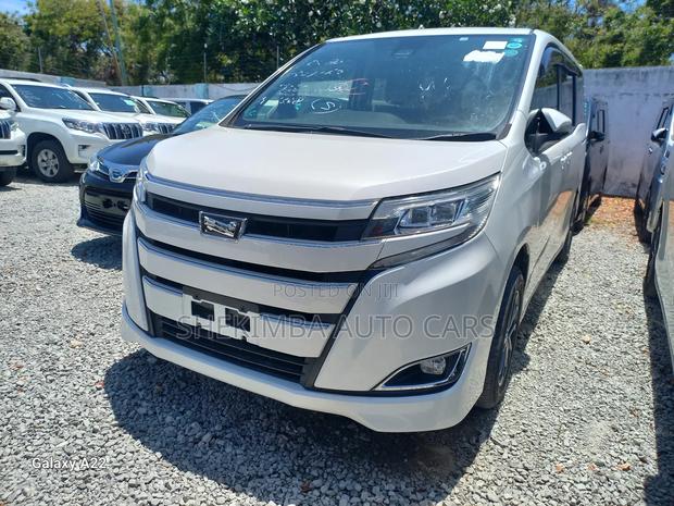 Toyota Noah 2.0 FWD (8 Seater) 2019 White