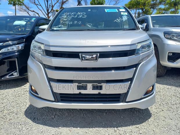 Toyota Noah 2.0 FWD (8 Seater) 2019 Silver