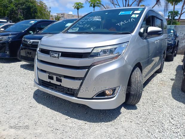 Toyota Noah 2.0 FWD (8 Seater) 2019 Silver