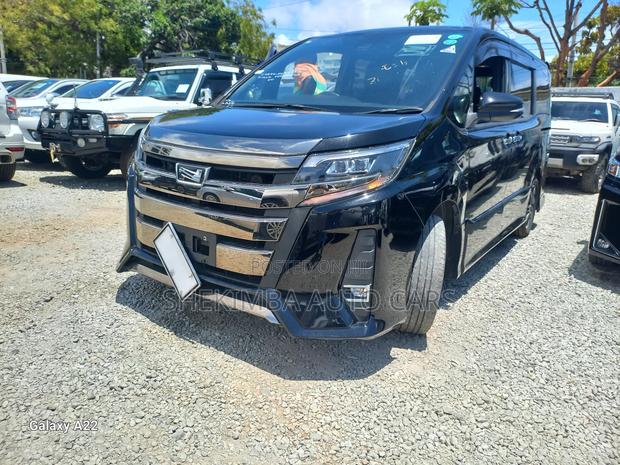 Toyota Noah 2.0 FWD (8 Seater) 2019 Black