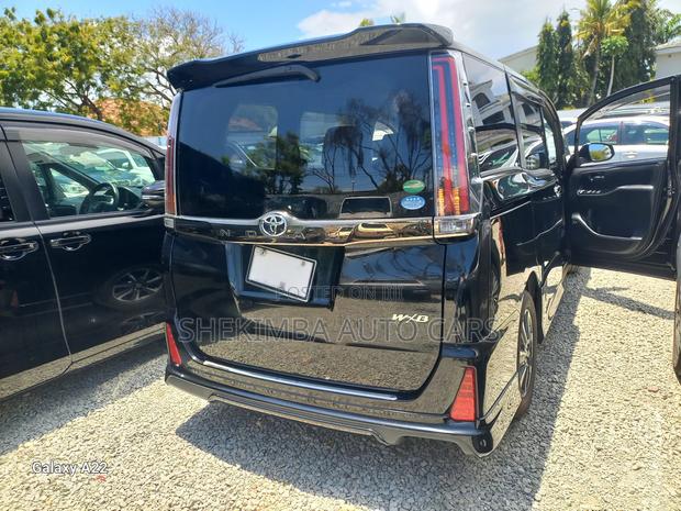 Toyota Noah 2.0 FWD (8 Seater) 2019 Black