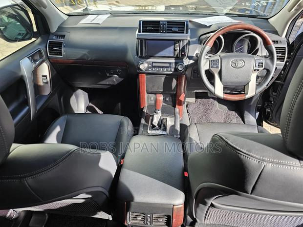 Toyota Land Cruiser Prado 2.8 2017 Matt Black