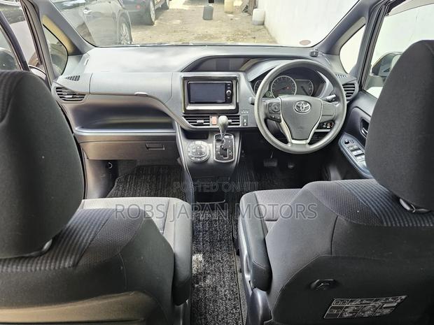 Toyota Noah 2.0 FWD (7 Seater) 2018 Purple