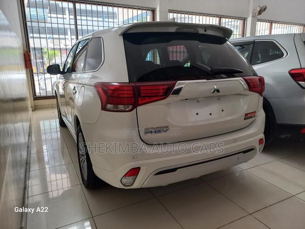 Mitsubishi Outlander 2.4 PHEV AWD 2019 White
