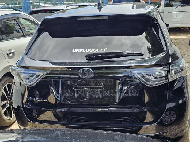 Toyota Harrier 2.0 2018 Black