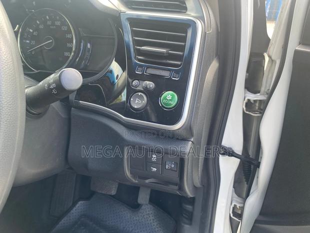 Honda Grace 2018 White