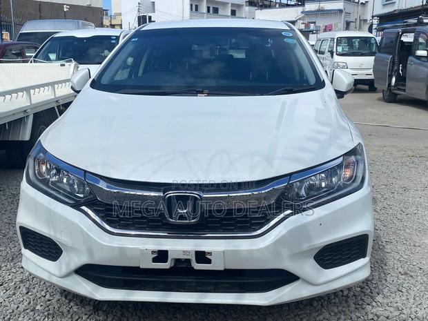 Honda Grace 2018 White