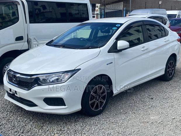 Honda Grace 2018 White