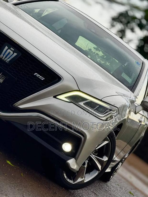 Toyota Crown 2019 White