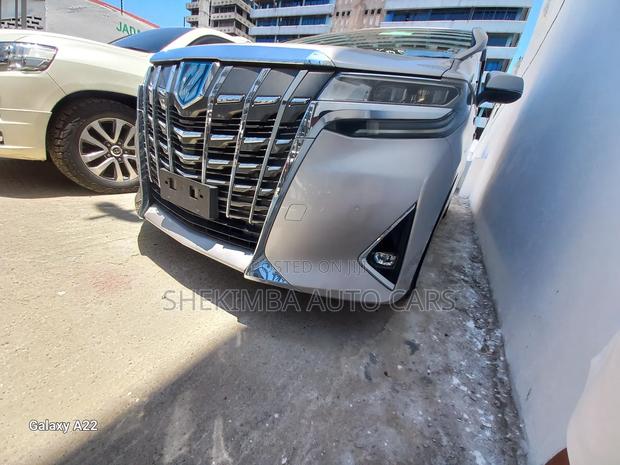 Toyota Alphard 2.5 Hybrid AWD 2019 Beige