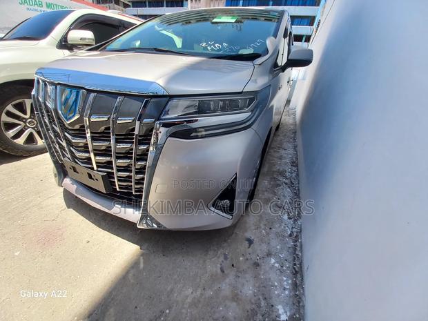 Toyota Alphard 2.5 Hybrid AWD 2019 Beige