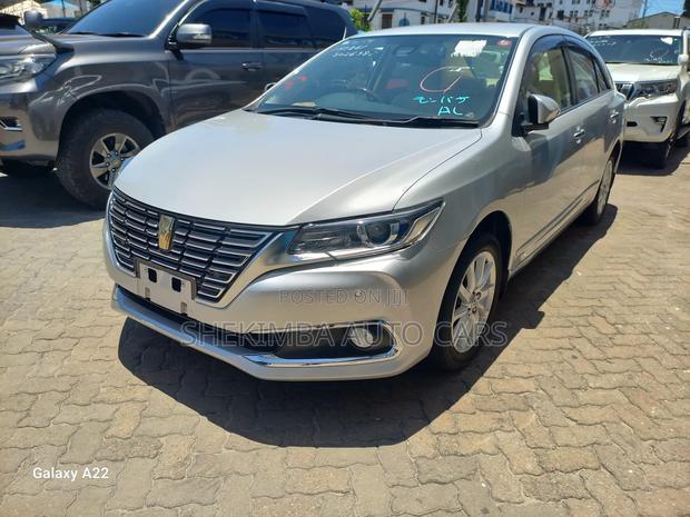 Toyota Premio 2019 Silver