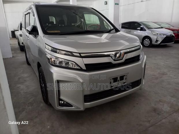 Toyota Voxy 2019 Silver