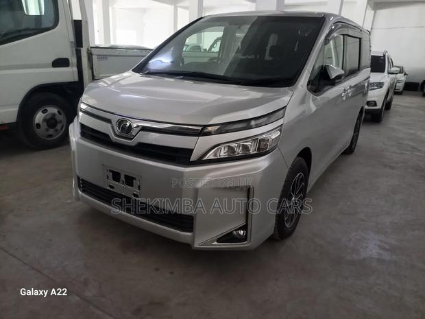 Toyota Voxy 2019 Silver