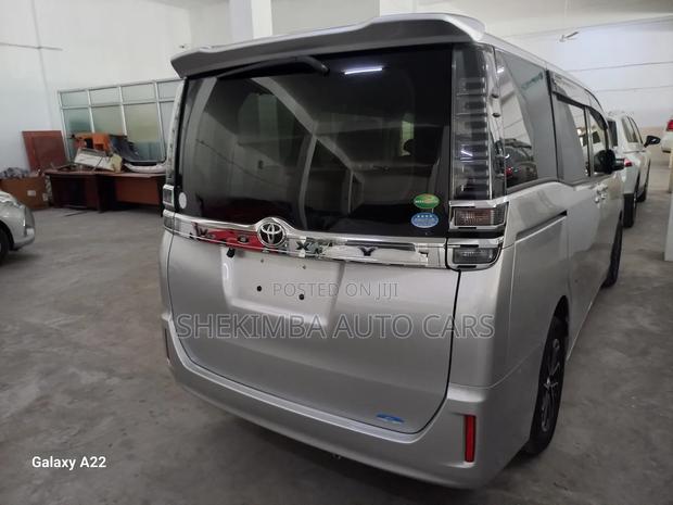 Toyota Voxy 2019 Silver