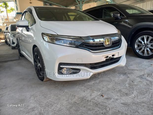 Honda Fit Shuttle 1.5 Hybrid 2WD 2019 White
