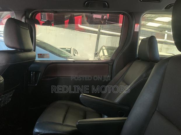 Toyota Esquire 1.8 FWD Hybrid (7 seater) 2018 Black