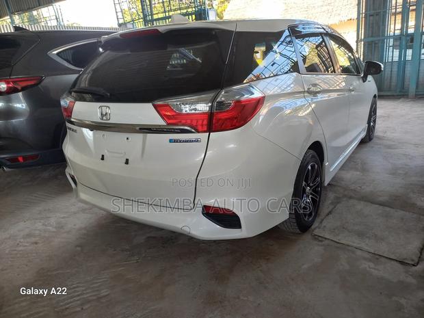 Honda Fit Shuttle 1.5 Hybrid 2WD 2019 White