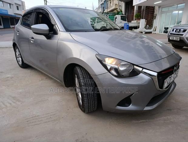 Mazda Demio 2017 Silver