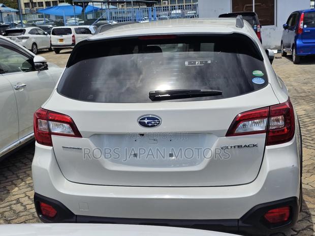 Subaru Outback 2.5i Premium AWD 2017 White