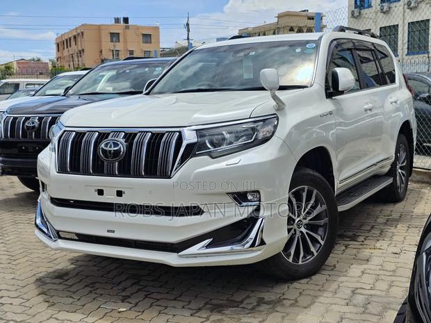 Toyota Land Cruiser Prado 2.8 2018 Silver