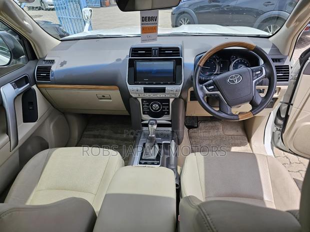 Toyota Land Cruiser Prado 2.8 2018 Silver
