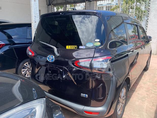 Toyota Sienta 2018