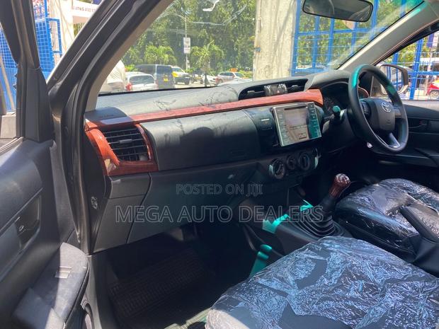 Toyota Hilux 2018 Black